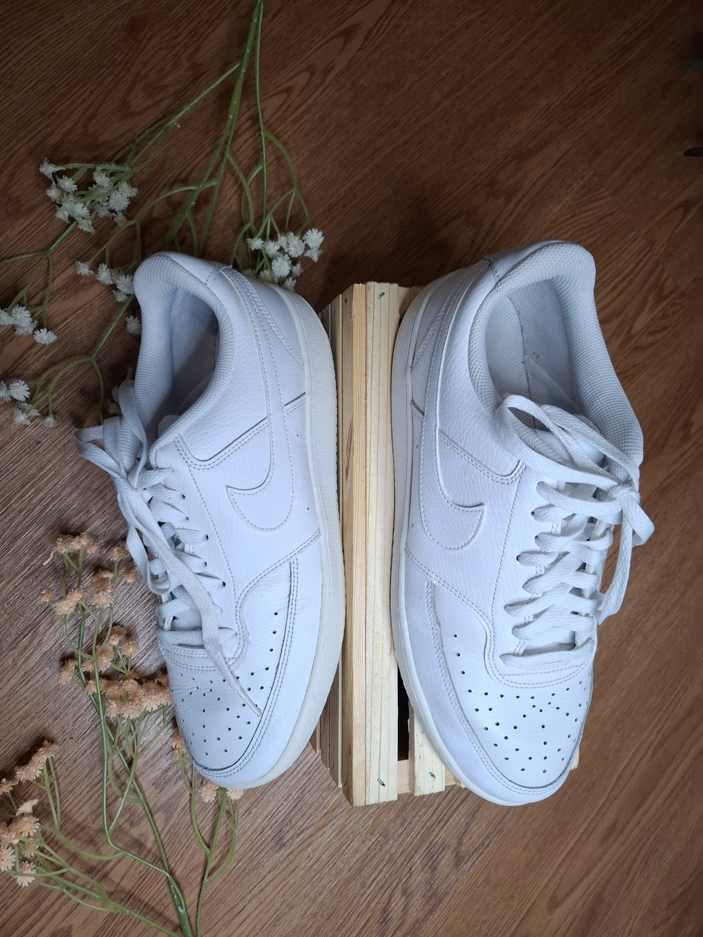Nike Men’s White Low-Top Leather Sneakers